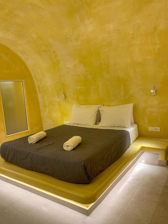 M Residence Santorini Conelia Cave Fira  Eksteriør billede